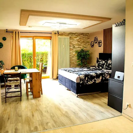 Romantische Unterkunft- Fur Unvergessliche Momente -zentral Gelegen- Parkplatz, Netflix & Grill Gratis Dazu! Apartamento *