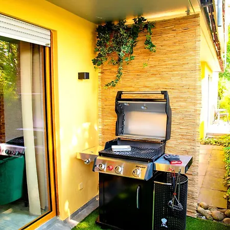 Apartamento Romantische Unterkunft- Fur Unvergessliche Momente -zentral Gelegen- Parkplatz, Netflix & Grill Gratis Dazu!