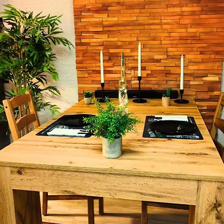 Apartamento Romantische Unterkunft- Fur Unvergessliche Momente -zentral Gelegen- Parkplatz, Netflix & Grill Gratis Dazu!
